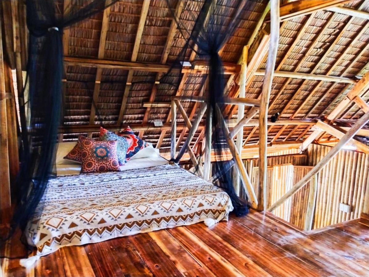 Barya Lang Villa- Native Villa With Jeepney Room エルニド エクステリア 写真